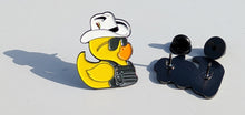 Load image into Gallery viewer, Pin Patito Belico Pin for Caps Clothing Enamel Badge Cowboy Duck Pin Rubber Duck