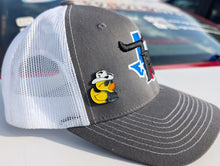Load image into Gallery viewer, Pin Patito Belico Pin for Caps Clothing Enamel Badge Cowboy Duck Pin Rubber Duck