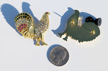 Load image into Gallery viewer, Pin Rooster For Caps And Clothing Enamel Badge Gallo Gallero Mexican Pin Latino Pin Mexico Rooster Farm