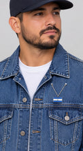 Load image into Gallery viewer, El Salvador Flag Pin Chain For Caps And Clothing Enamel Badge Salvadorian Flag Brooches backpack Embellishments