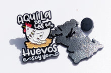 Load image into Gallery viewer, Aqui la de los Huevos soy yo Pin For Caps And Clothing Enamel Badge Pin Red Cap Woman Funny Spanish
