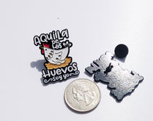 Load image into Gallery viewer, Aqui la de los Huevos soy yo Pin For Caps And Clothing Enamel Badge Pin Red Cap Woman Funny Spanish
